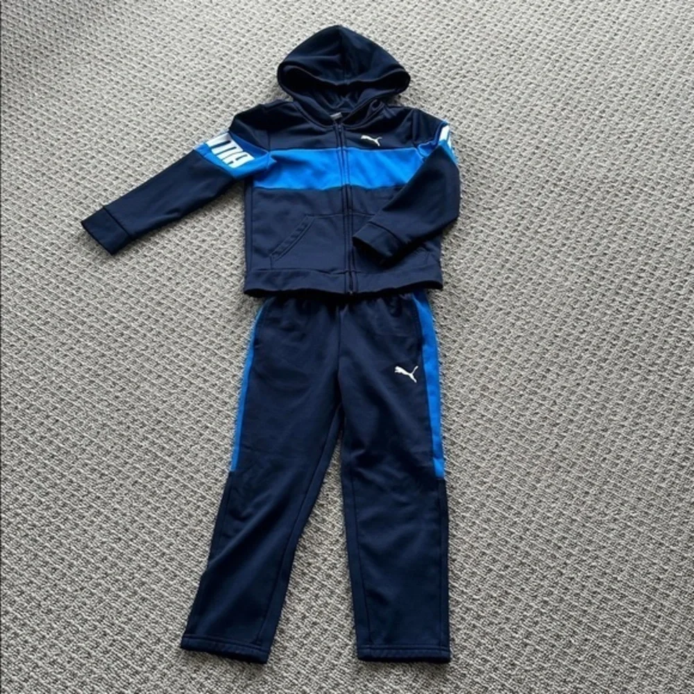 Puma Youth Blue Hoodie Set
Size 6 - Picture 1 of 4